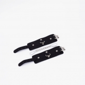 Черные кожаные наручники с хромированной фурнитурой - Crazy Handmade - купить с доставкой в Магнитогорске