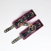 Черные кожаные наручники с розовой строчкой - Crazy Handmade - купить с доставкой в Магнитогорске