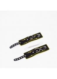 Черно-желтые кожаные наручники с жёлтой строчкой - Crazy Handmade - купить с доставкой в Магнитогорске