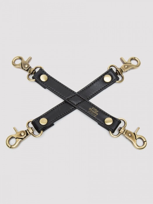 Черный фиксатор для манжет Bound to You Faux Leather Hogtie - Fifty Shades of Grey - купить с доставкой в Магнитогорске