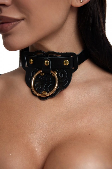 Черный фигурный кожаный ошейник с золотистой фурнитурой - Crazy Handmade - купить с доставкой в Магнитогорске