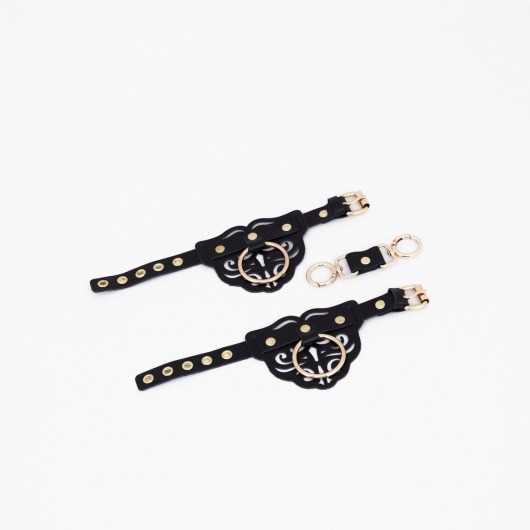 Черные кожаные наручники с клепками, кольцами и золотистой фурнитурой - Crazy Handmade - купить с доставкой в Магнитогорске